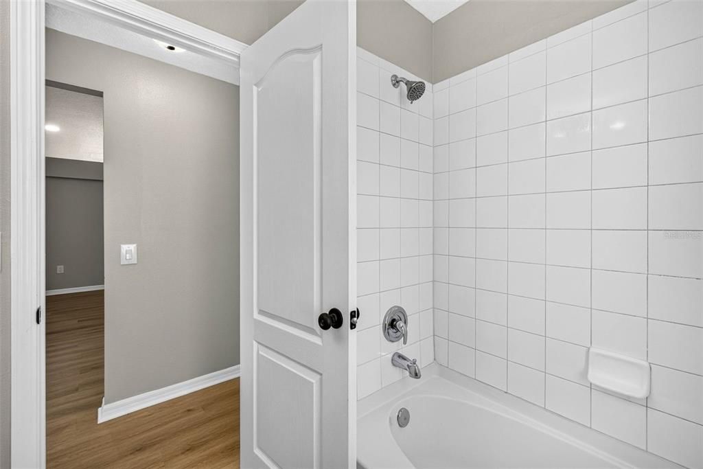 На продажу: $369,900 (3 спален, 2 ванн, 1633 Квадратных фут)