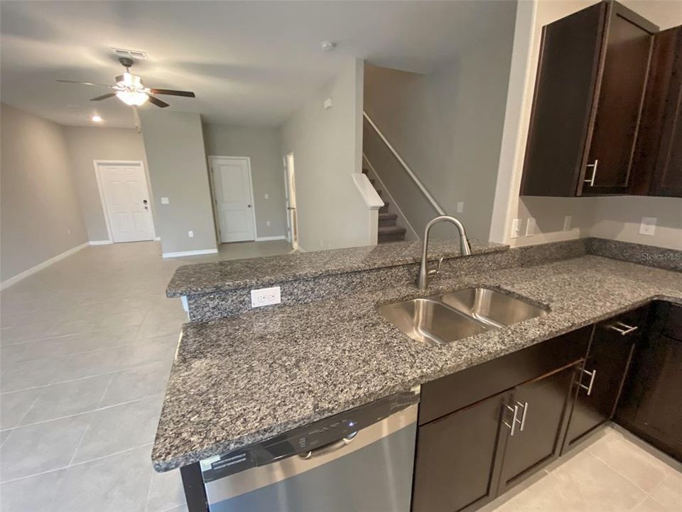 For Rent: $1,975 (3 beds, 2 baths, 1666 Square Feet)