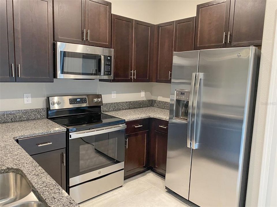 For Rent: $1,975 (3 beds, 2 baths, 1666 Square Feet)