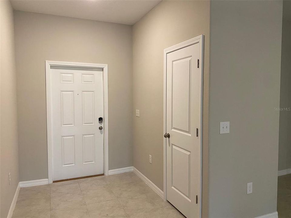 For Rent: $1,975 (3 beds, 2 baths, 1666 Square Feet)