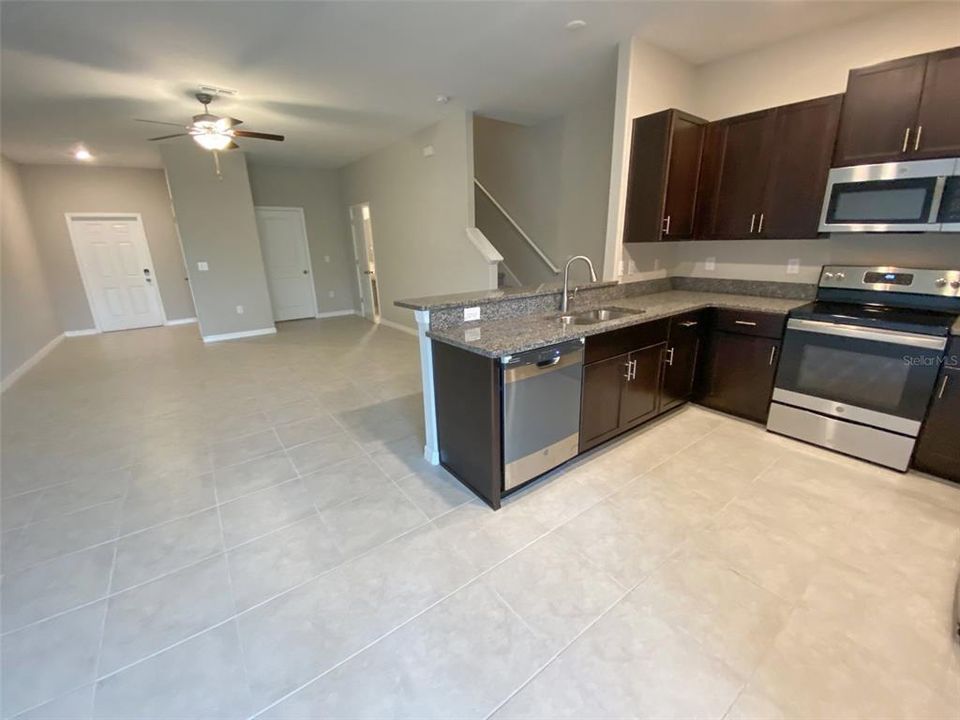 For Rent: $1,975 (3 beds, 2 baths, 1666 Square Feet)