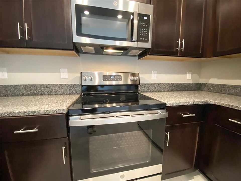 For Rent: $1,975 (3 beds, 2 baths, 1666 Square Feet)