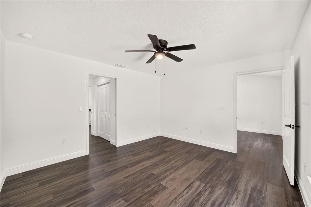 Activo con contrato: $309,900 (4 camas, 2 baños, 1790 Pies cuadrados)