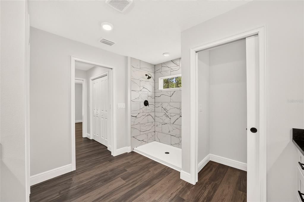 Activo con contrato: $309,900 (4 camas, 2 baños, 1790 Pies cuadrados)