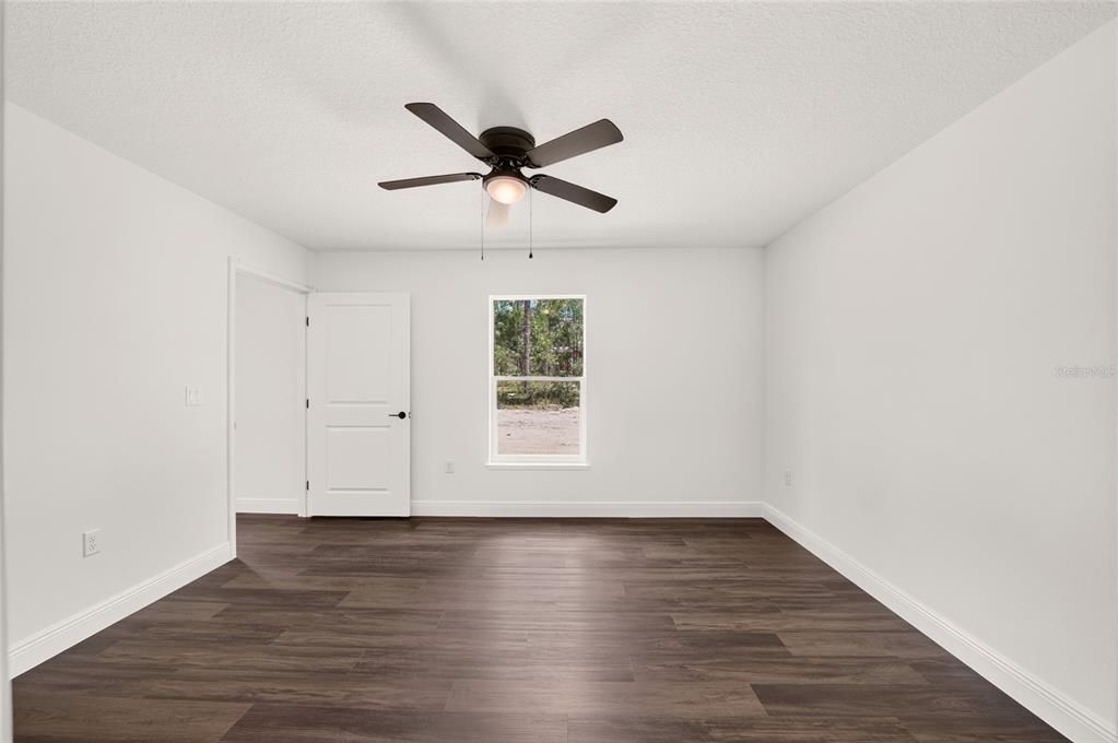 Activo con contrato: $309,900 (4 camas, 2 baños, 1790 Pies cuadrados)
