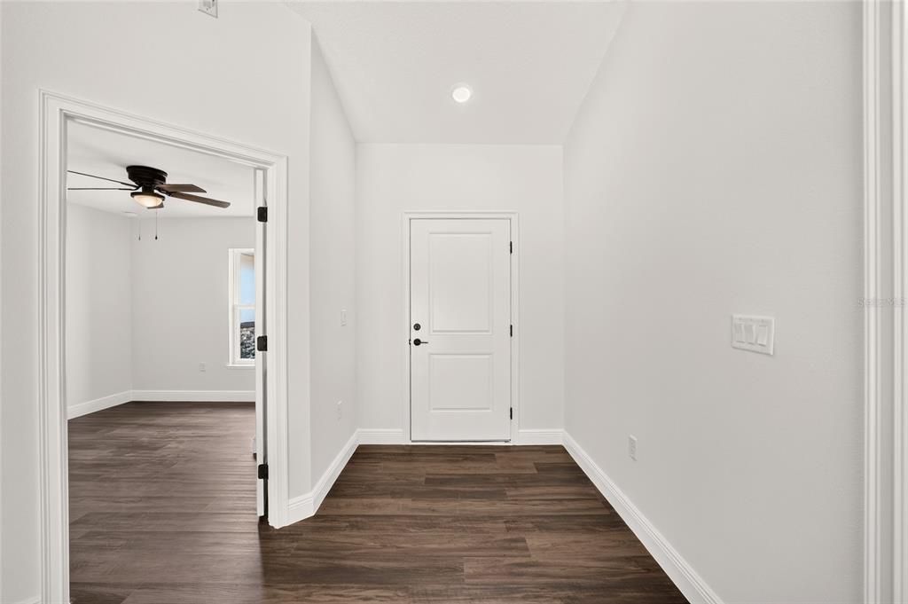 Activo con contrato: $309,900 (4 camas, 2 baños, 1790 Pies cuadrados)