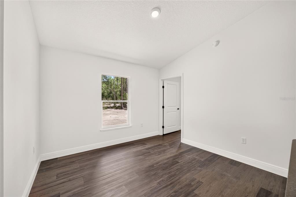 Activo con contrato: $309,900 (4 camas, 2 baños, 1790 Pies cuadrados)