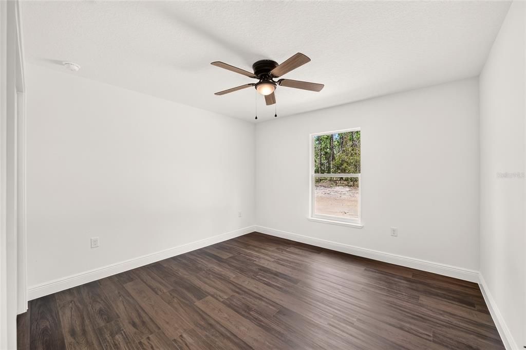 Activo con contrato: $309,900 (4 camas, 2 baños, 1790 Pies cuadrados)