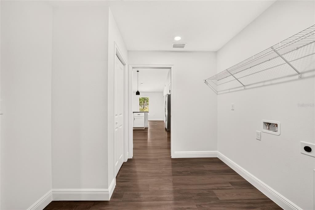 Activo con contrato: $309,900 (4 camas, 2 baños, 1790 Pies cuadrados)