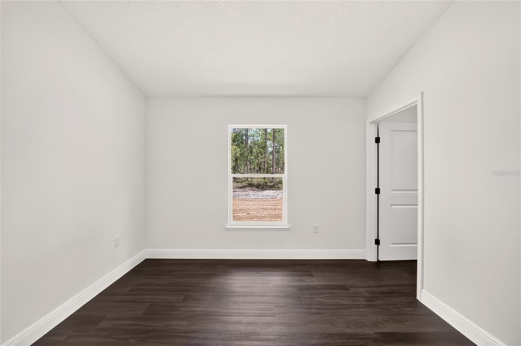 Activo con contrato: $309,900 (4 camas, 2 baños, 1790 Pies cuadrados)