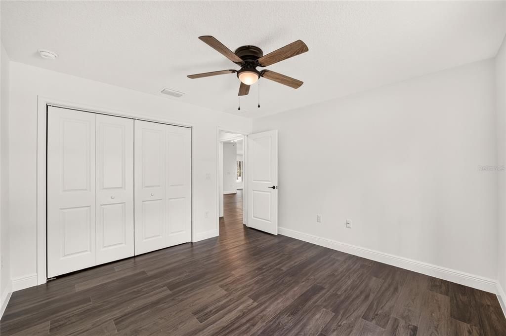 Activo con contrato: $309,900 (4 camas, 2 baños, 1790 Pies cuadrados)