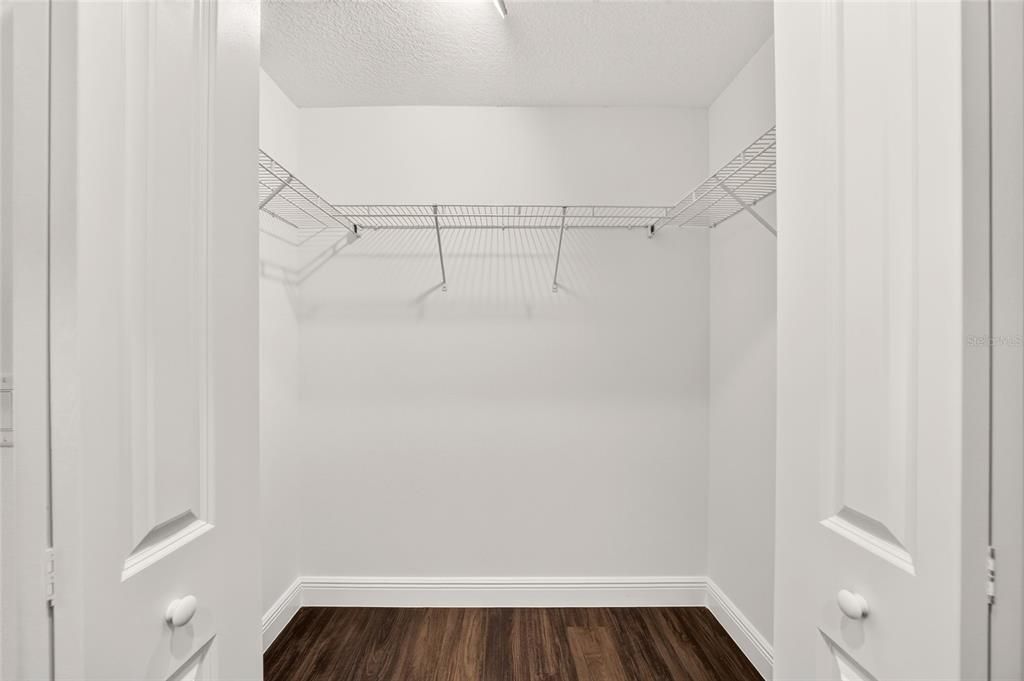 Activo con contrato: $309,900 (4 camas, 2 baños, 1790 Pies cuadrados)