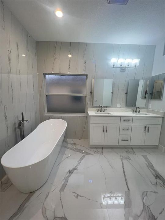 For Rent: $3,100 (3 beds, 2 baths, 1983 Square Feet)