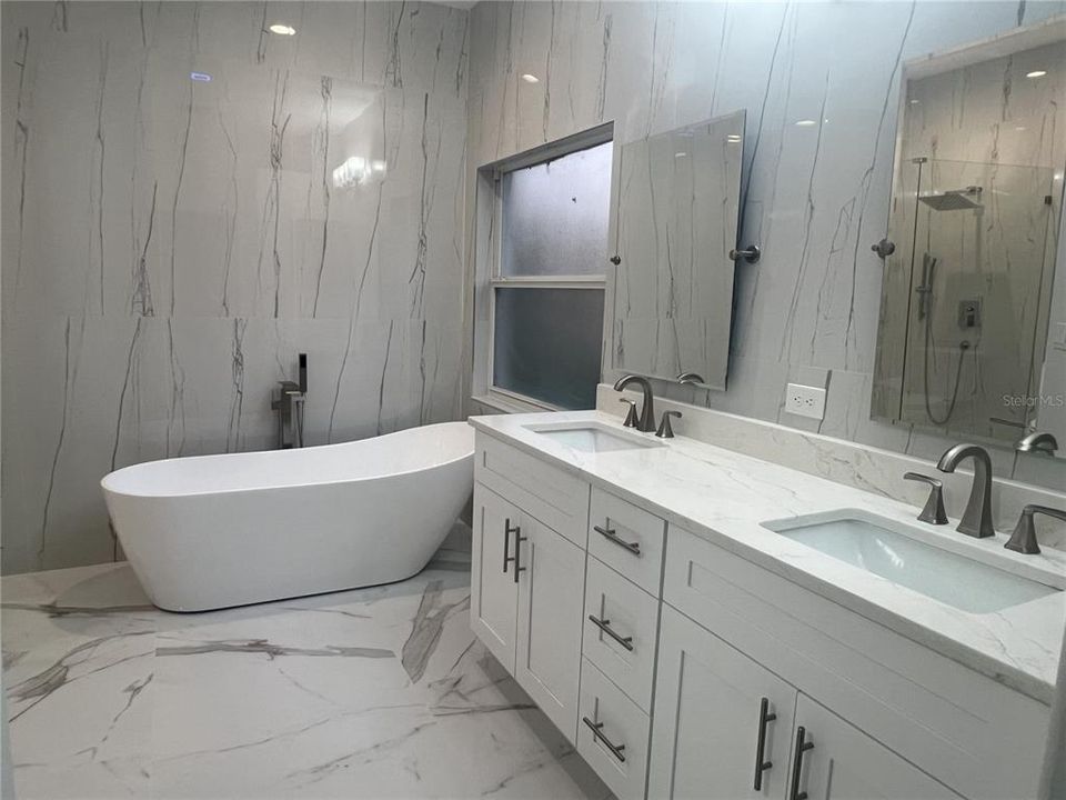 For Rent: $3,100 (3 beds, 2 baths, 1983 Square Feet)