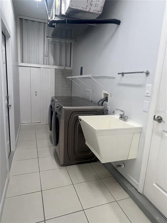 For Rent: $3,100 (3 beds, 2 baths, 1983 Square Feet)