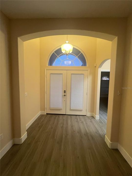 For Rent: $3,100 (3 beds, 2 baths, 1983 Square Feet)