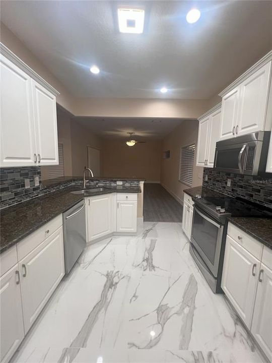 For Rent: $3,100 (3 beds, 2 baths, 1983 Square Feet)