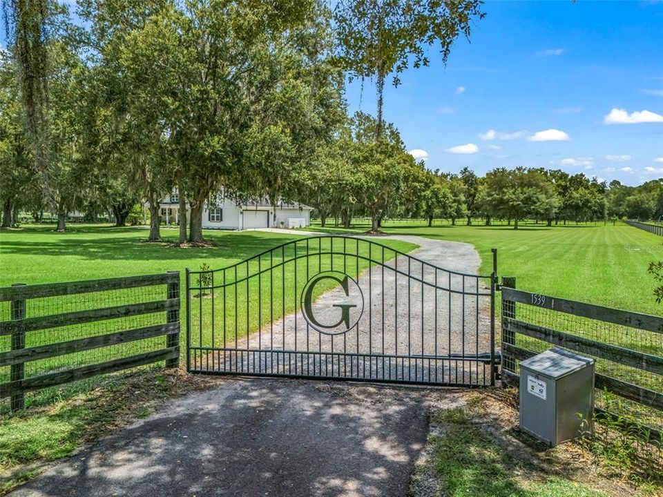 For Sale: $895,000 (3 beds, 2 baths, 1756 Square Feet)