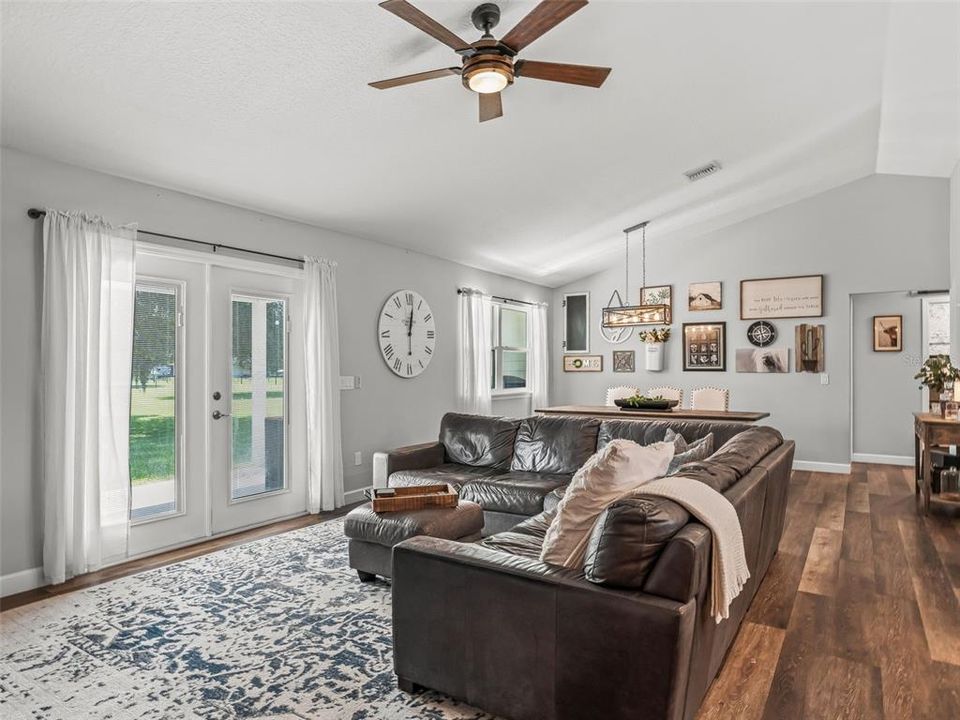For Sale: $895,000 (3 beds, 2 baths, 1756 Square Feet)