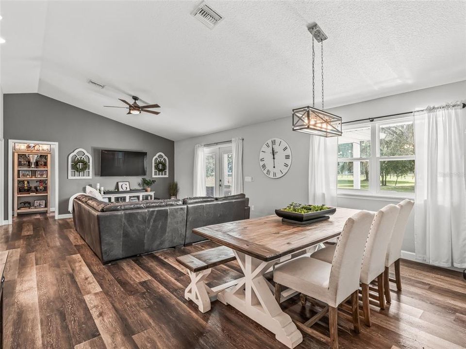 For Sale: $895,000 (3 beds, 2 baths, 1756 Square Feet)