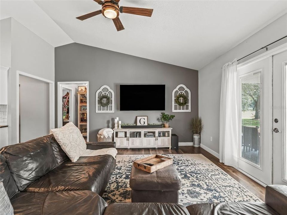 For Sale: $895,000 (3 beds, 2 baths, 1756 Square Feet)
