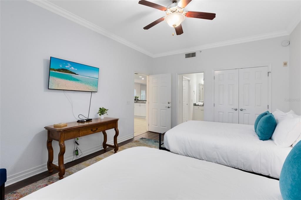 For Sale: $335,000 (3 beds, 3 baths, 1755 Square Feet)