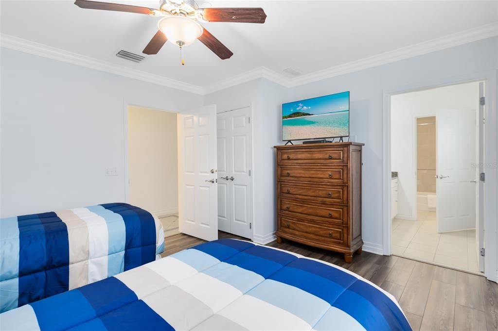 For Sale: $335,000 (3 beds, 3 baths, 1755 Square Feet)