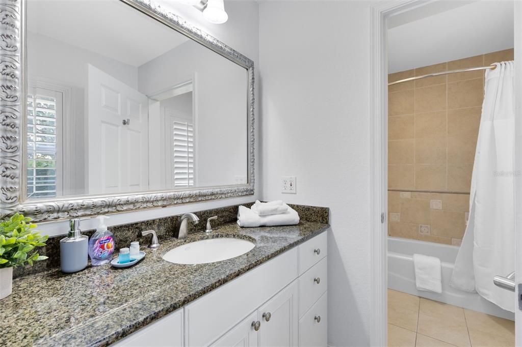 For Sale: $335,000 (3 beds, 3 baths, 1755 Square Feet)
