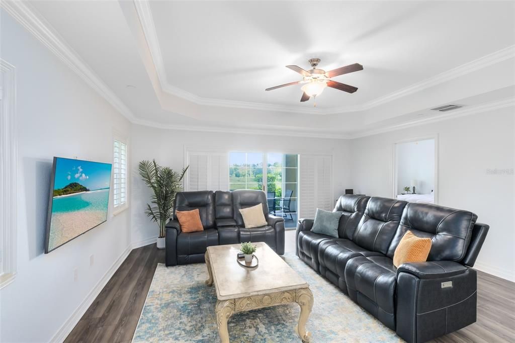 For Sale: $335,000 (3 beds, 3 baths, 1755 Square Feet)