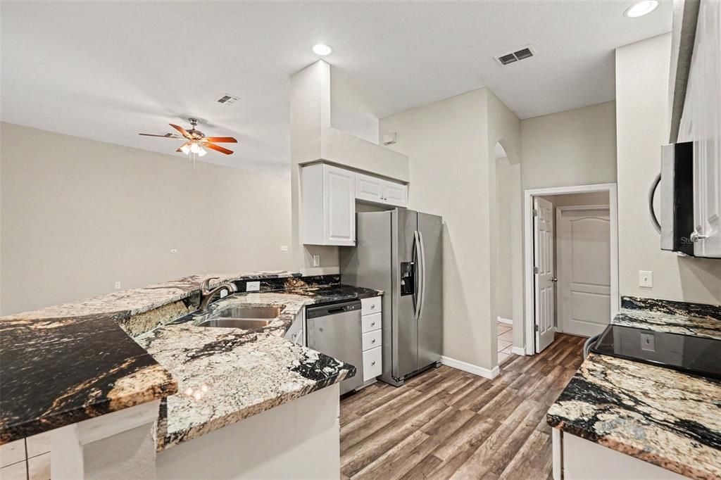En Venta: $299,900 (3 camas, 2 baños, 1608 Pies cuadrados)