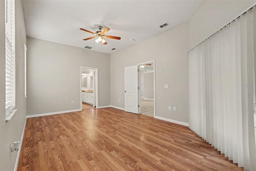 En Venta: $299,900 (3 camas, 2 baños, 1608 Pies cuadrados)
