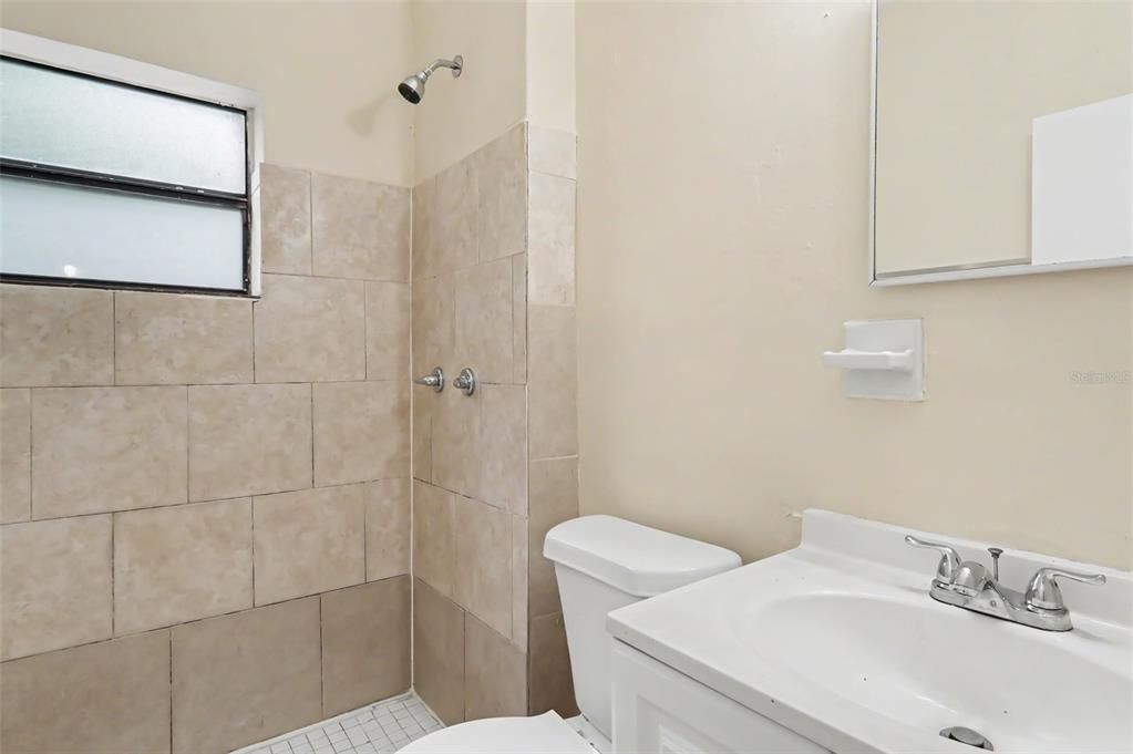 На продажу: $188,900 (3 спален, 1 ванн, 909 Квадратных фут)