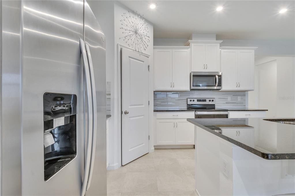 В аренду: $2,799 (4 спален, 3 ванн, 2050 Квадратных фут)