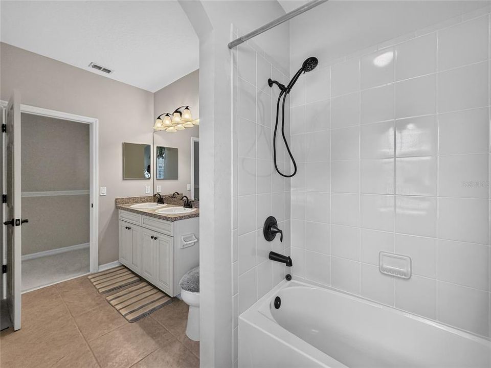 На продажу: $399,900 (3 спален, 2 ванн, 1647 Квадратных фут)