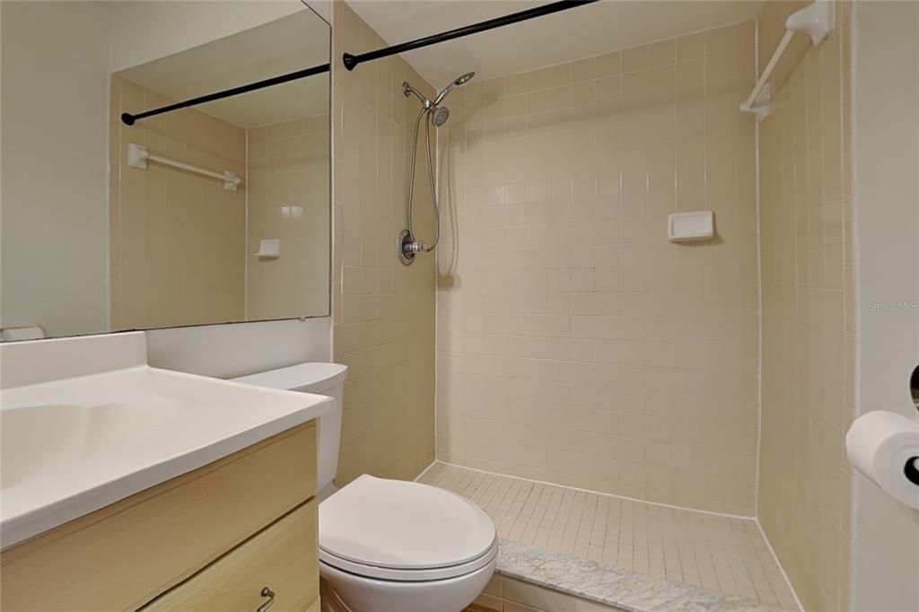В аренду: $1,710 (2 спален, 2 ванн, 921 Квадратных фут)