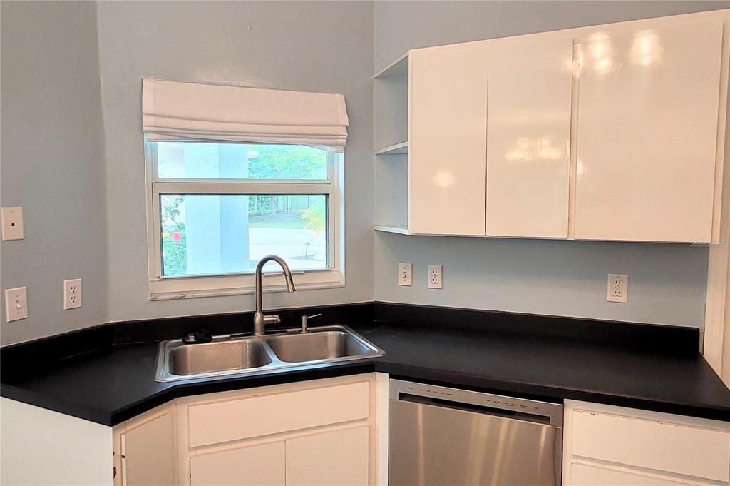 En Venta: $439,900 (3 camas, 2 baños, 1161 Pies cuadrados)