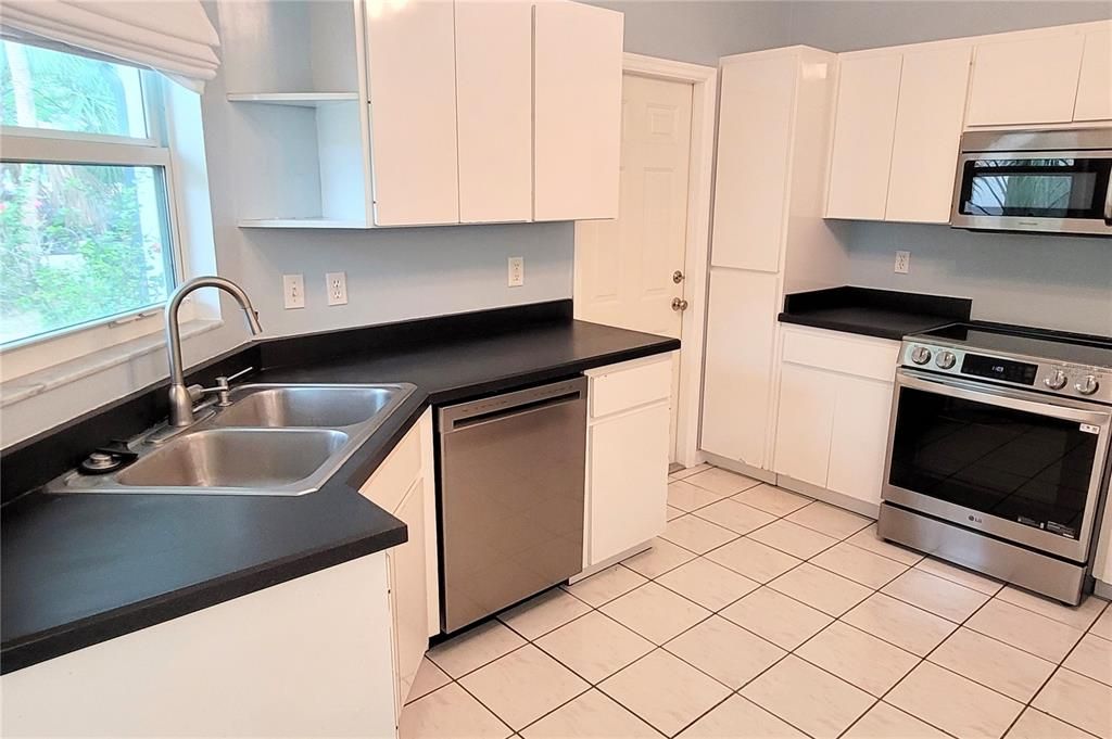 En Venta: $439,900 (3 camas, 2 baños, 1161 Pies cuadrados)
