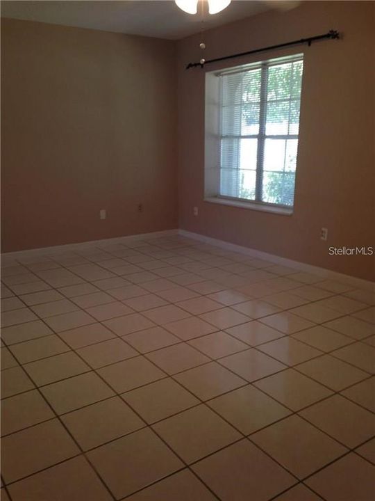 В аренду: $1,950 (3 спален, 1 ванн, 1296 Квадратных фут)