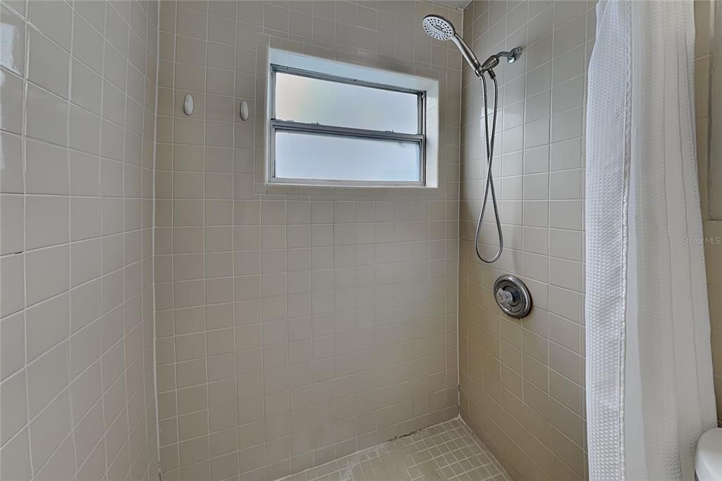 В аренду: $1,799 (2 спален, 1 ванн, 800 Квадратных фут)