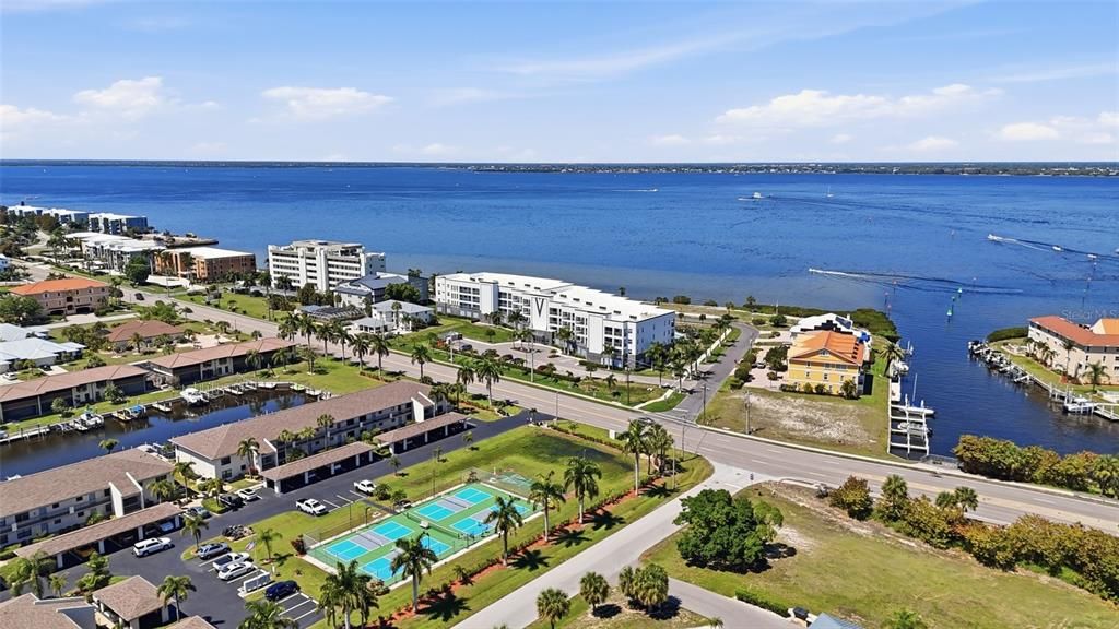 For Sale: $665,000 (2 beds, 2 baths, 1782 Square Feet)