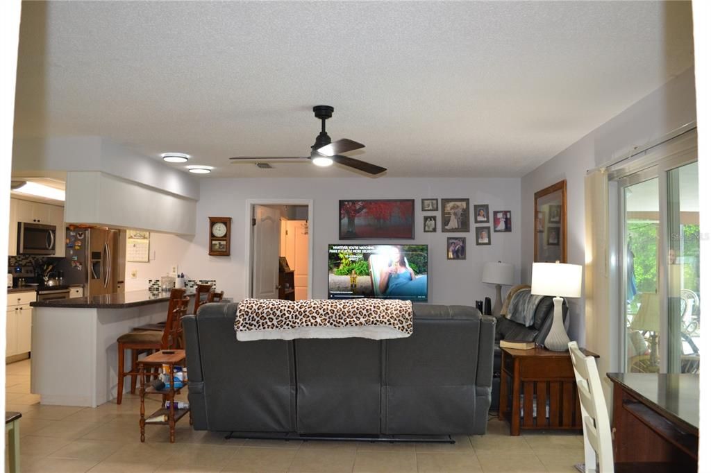 En Venta: $315,900 (3 camas, 2 baños, 1264 Pies cuadrados)
