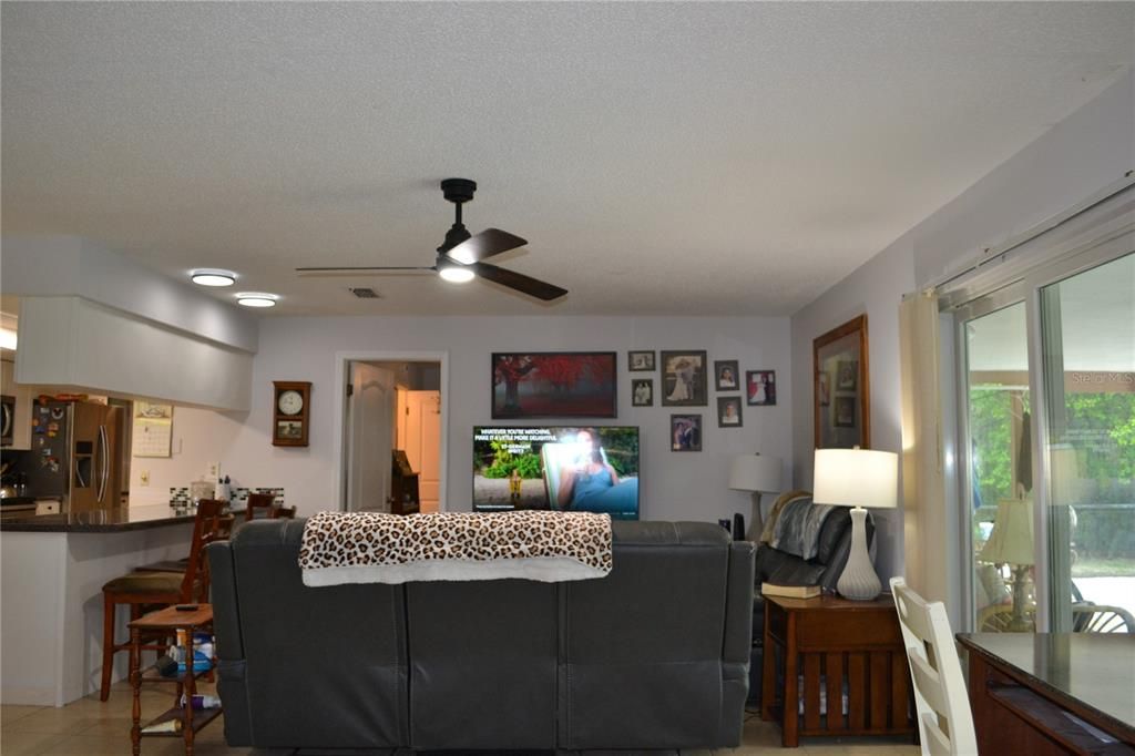 En Venta: $315,900 (3 camas, 2 baños, 1264 Pies cuadrados)