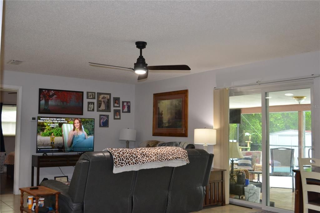 En Venta: $315,900 (3 camas, 2 baños, 1264 Pies cuadrados)