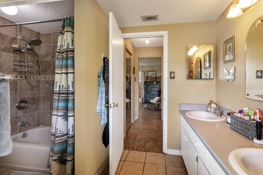 For Sale: $870,000 (3 beds, 2 baths, 1930 Square Feet)