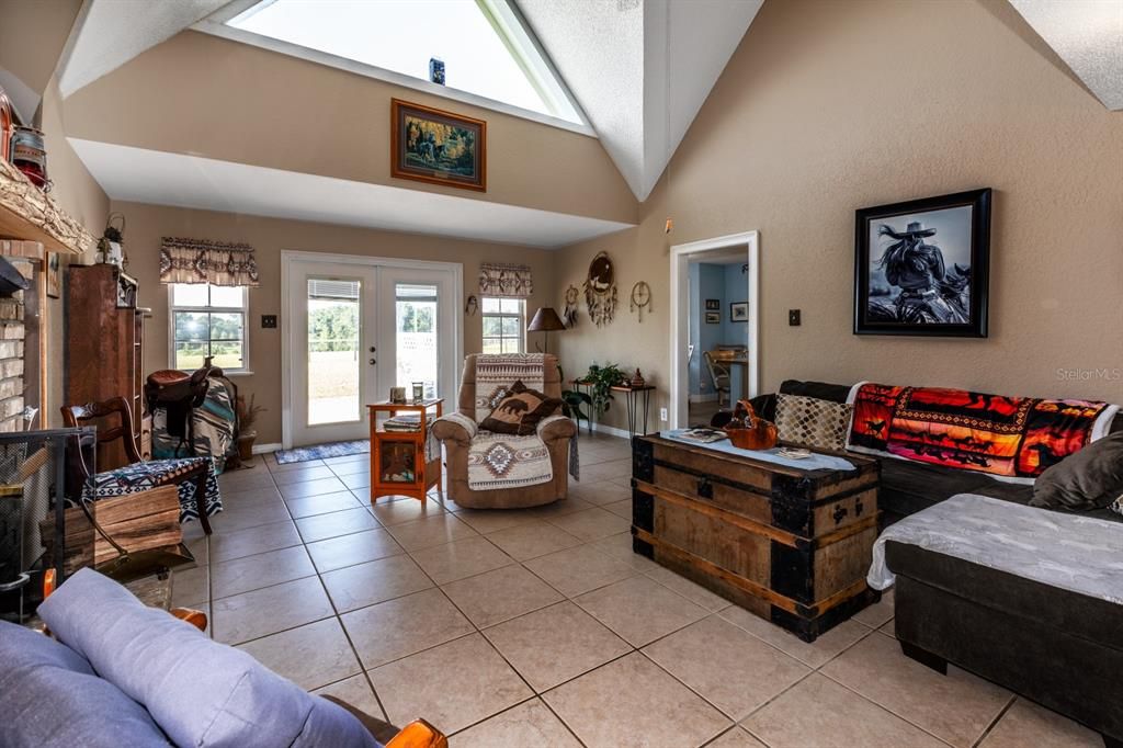 For Sale: $870,000 (3 beds, 2 baths, 1930 Square Feet)