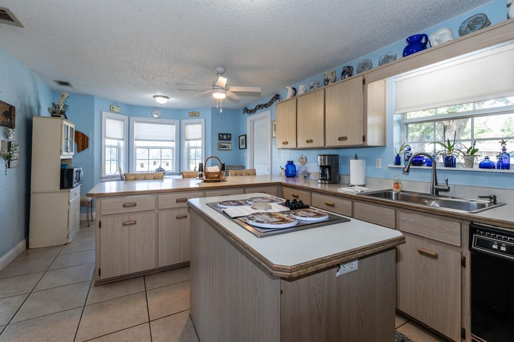 For Sale: $870,000 (3 beds, 2 baths, 1930 Square Feet)