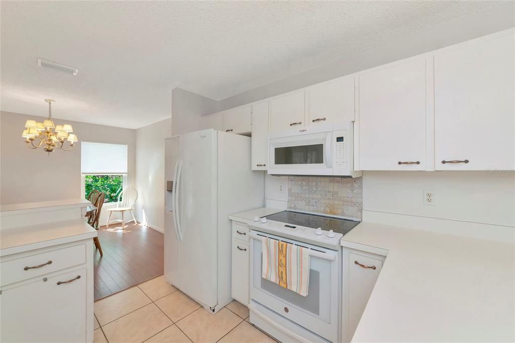 На продажу: $449,900 (4 спален, 2 ванн, 1755 Квадратных фут)