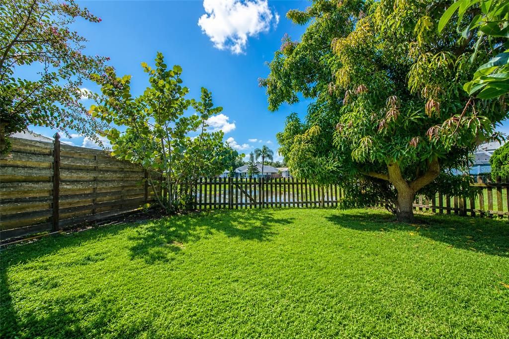 На продажу: $449,900 (4 спален, 2 ванн, 1755 Квадратных фут)