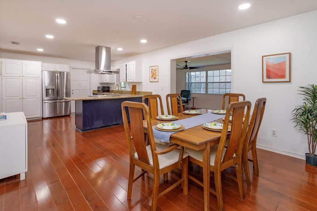 En Venta: $559,000 (3 camas, 3 baños, 1952 Pies cuadrados)