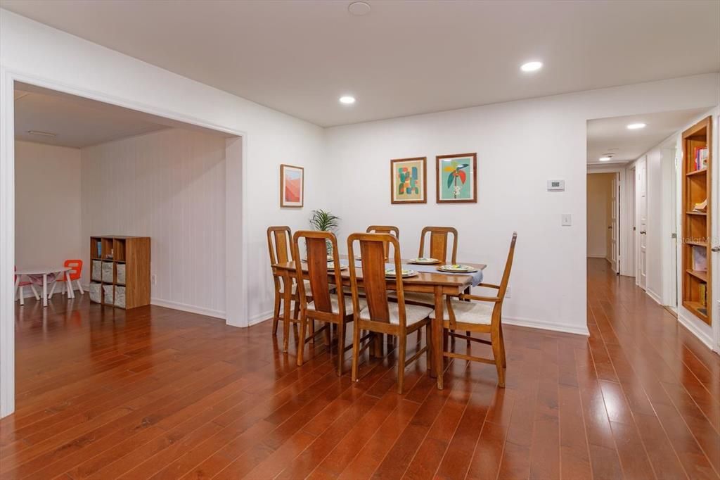 En Venta: $559,000 (3 camas, 3 baños, 1952 Pies cuadrados)